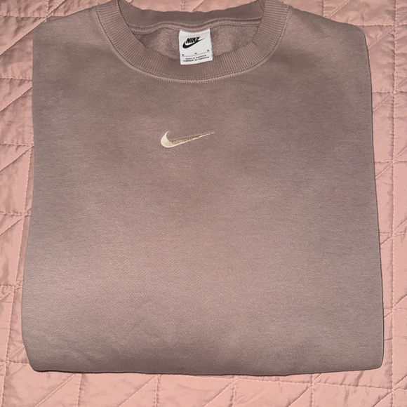 Women’s Nike Sportswear Phoenix Fleece Over-Oversized Crew Neck Sweatshirt - Picture 2 of 6